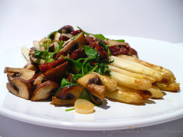 Essen aus Engelchens Küche: Gebratener Spargel mit Egerlingen ...
