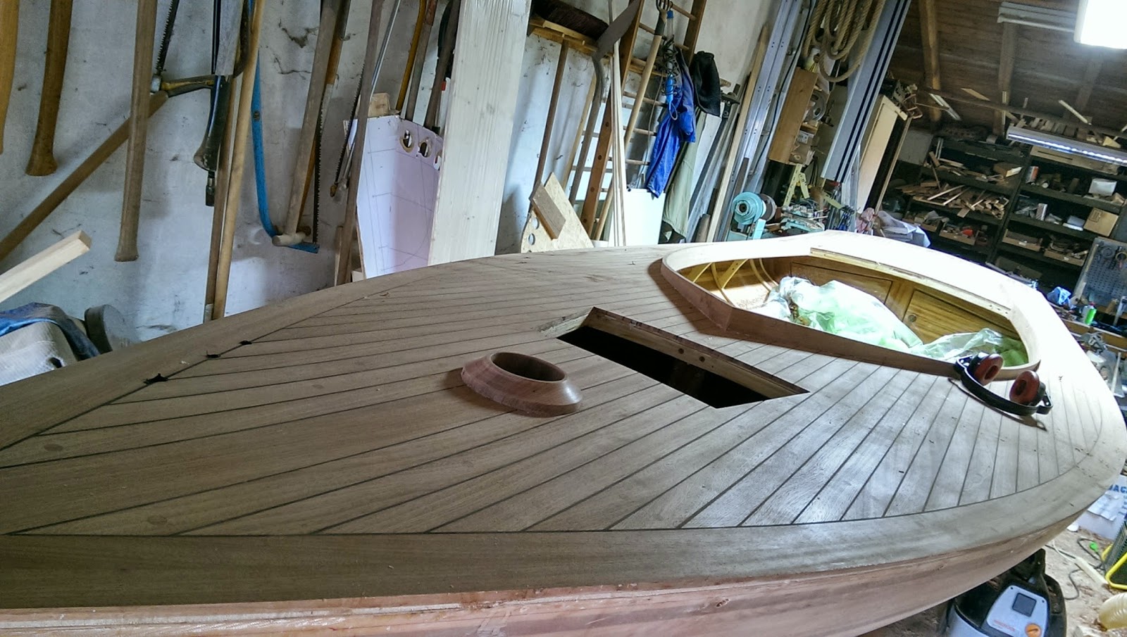 Building a 16' East Coast Melonseed Skiff Further details of the deck