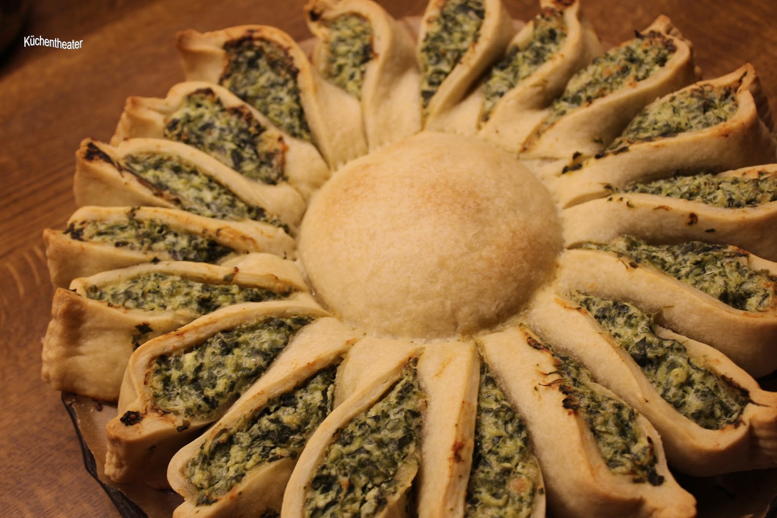 Bild des Party-Kranzes mit Spinat-Ricotta-Füllung