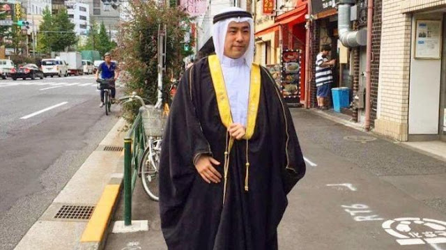 Lelaki Dari Jepun Ini Selalu Berpakaian Arab di Negaranya, Ini Alasannya Lelaki Dari Jepun Ini Selalu Berpakaian Arab di Negaranya, Ini Alasannya