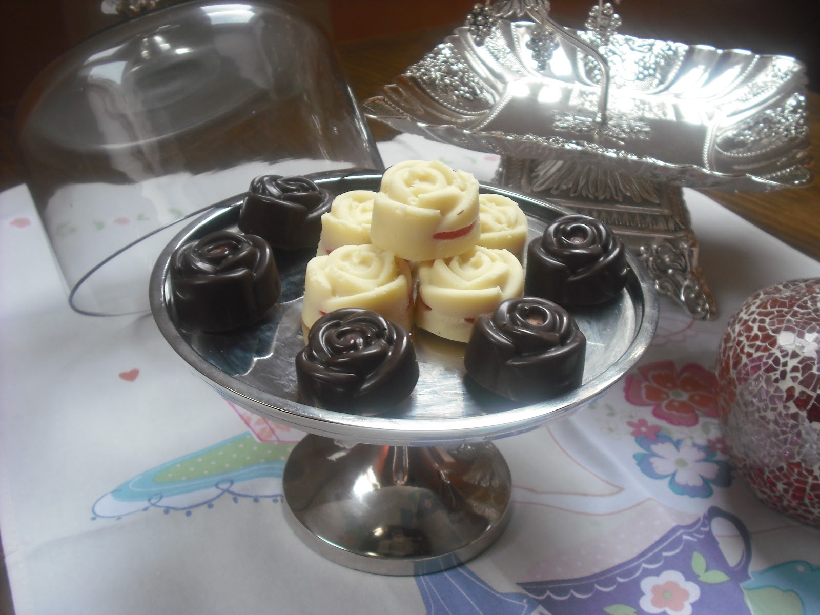 Operación Pastelito:: Bombones de chocolate en forma de rosa