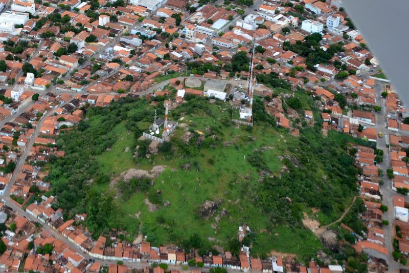 TV LATINHA Vista aérea de Guanambi e do Monte Pascoal TV LATINHA Vista aérea de Guanambi e do Monte Pascoal