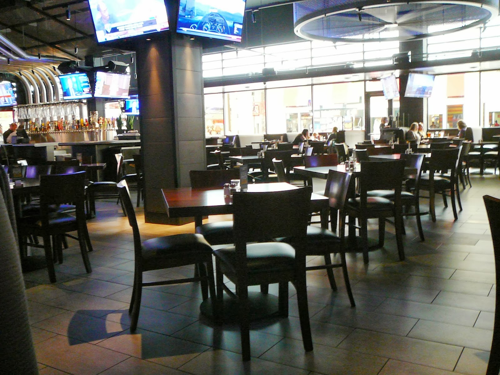 Bill Cianci's (Mostly) Burger Reviews Yard House, West Nyack, NY