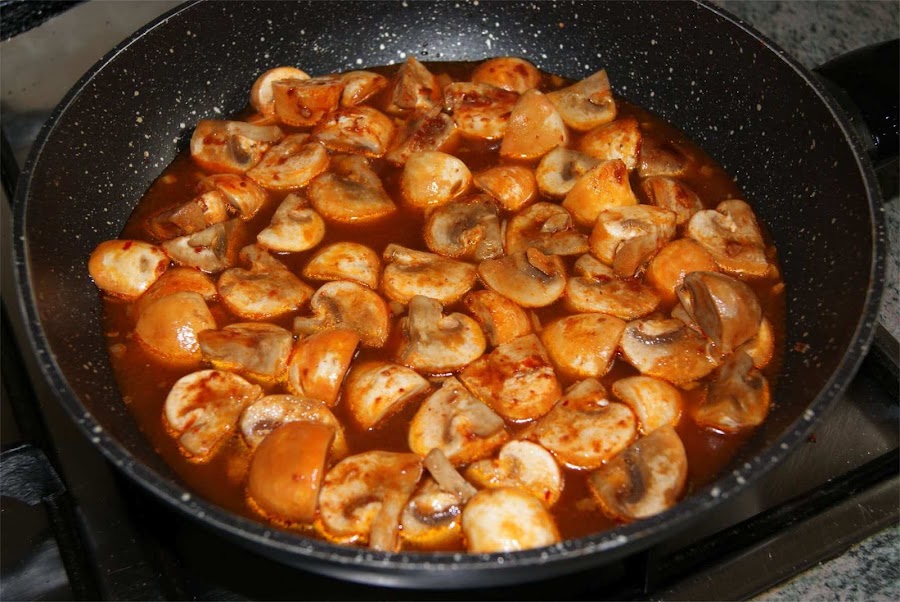 champiñones con angulas sucedáneas paso 2