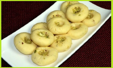 कैसे बनाएं मथुरा के पेड़े - Pede Banane Ki Recipe in Hindi