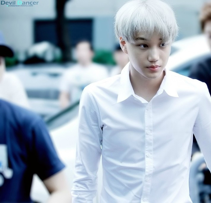 얼굴 부어서 한쪽 쌍커풀라인 사라진 엑소 카이 | 인스티즈