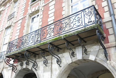Balcon du 3 place des Vosges à Paris