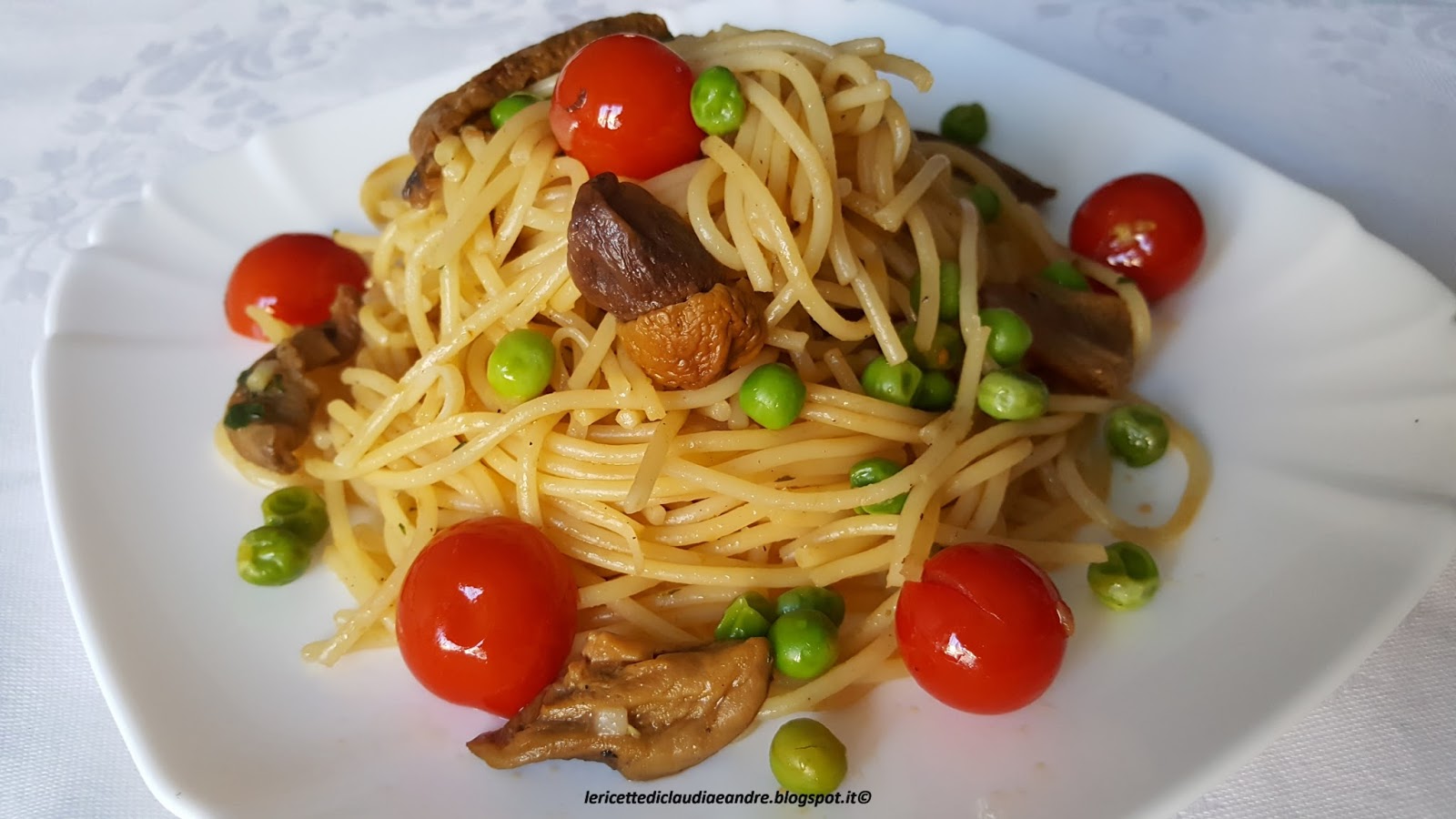 Spaghetti con porcini secchi, pomodorini e piselli Ricetta ed