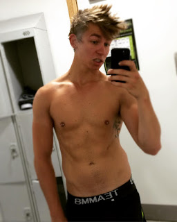 The Stars Come Out To Play: Maximilian Meyer - Shirtless Pics