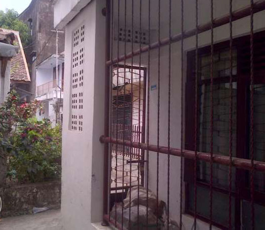 Rumah di gang pagar besi Rumah di gang pagar besi