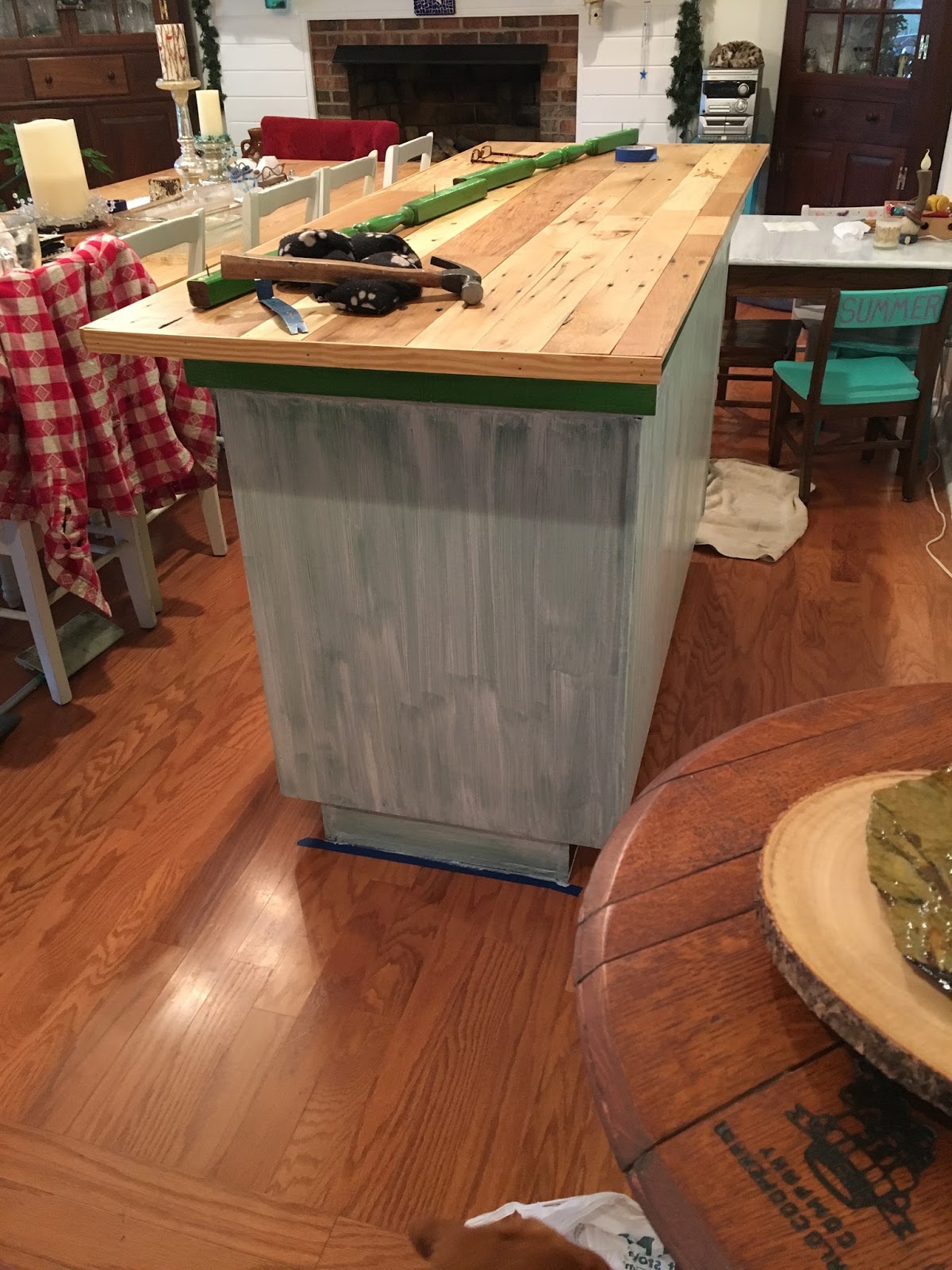 Repurposed For Life: REPAINTING THE GREEN GECKO