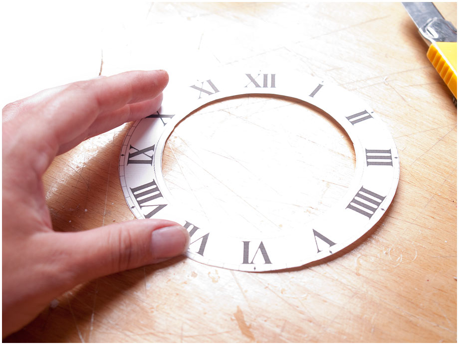 Сделай часы на час назад. Часы из картона. Часы из картона макет. Часы своими руками из картона. Модель часов из картона.