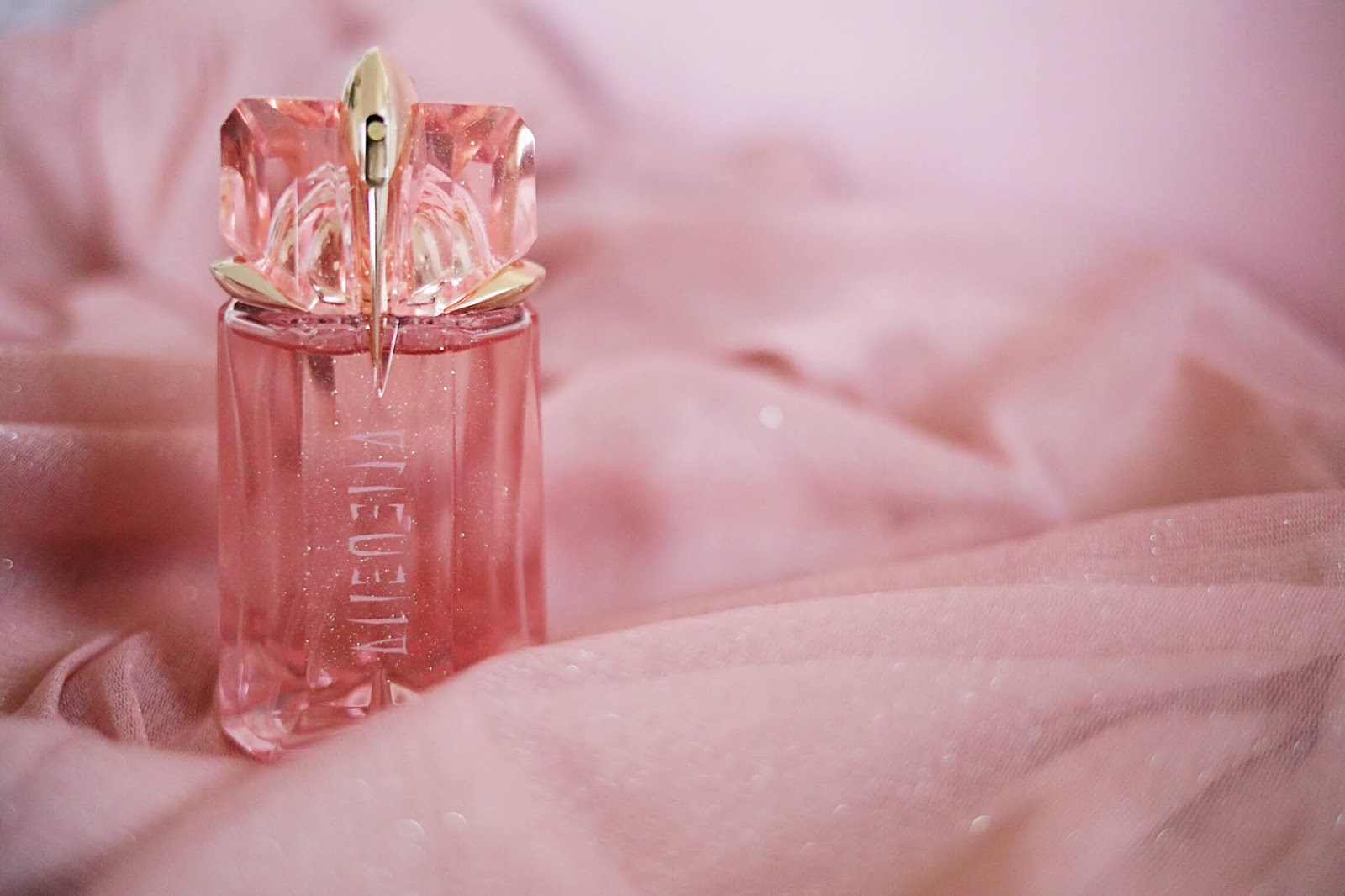 ALIEN FLORA FUTURA , MUGLER , FLORA FUTURA , ROSEMADEMOISELLE , ROSE MADEMOISELLE , BLOG BEAUTÉ , PARIS , REVUE ,AVIS , CLARINS ,