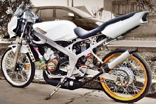 Top modifikasi motor ninja r warna putih Top modifikasi motor ninja r warna putih