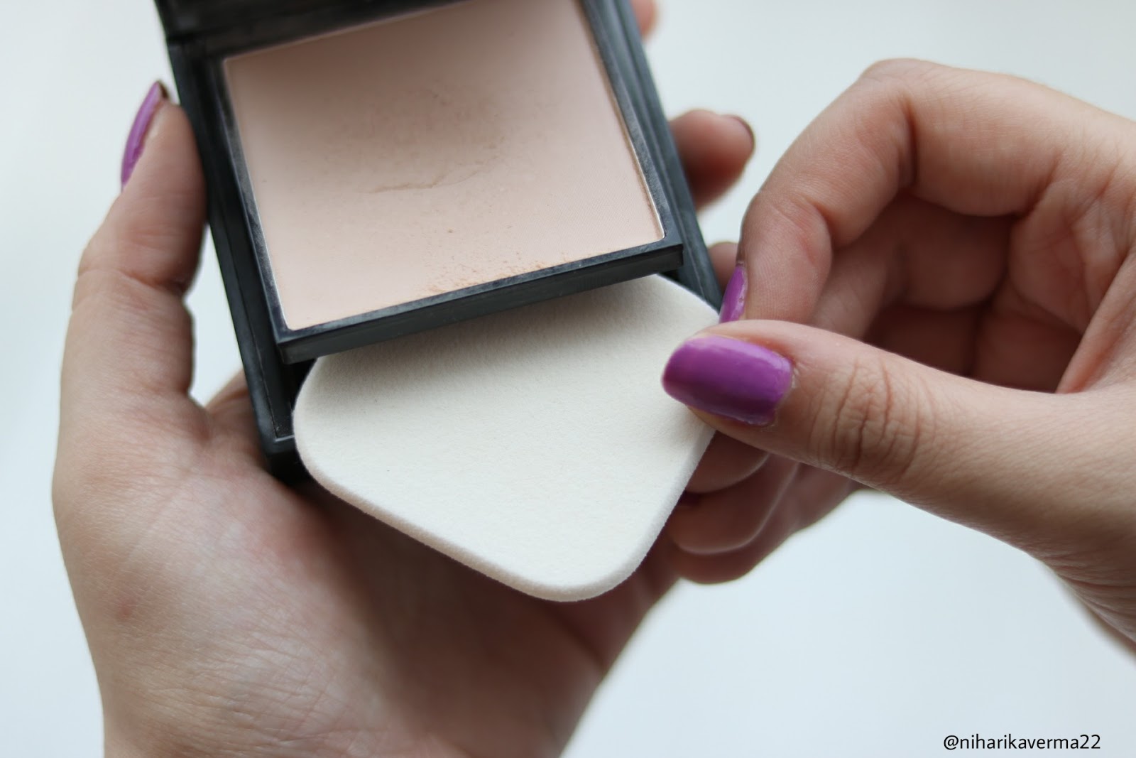 Nykaa SKINgenius Skin Perfecting and Hydrating Compact Review The