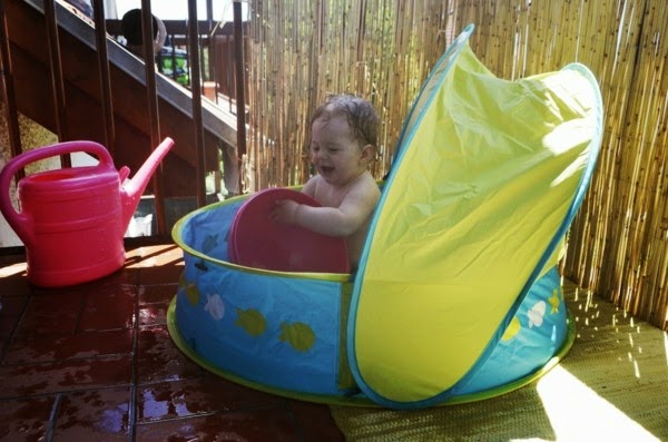 Paddling pool with roof &#8211; kids will love it!