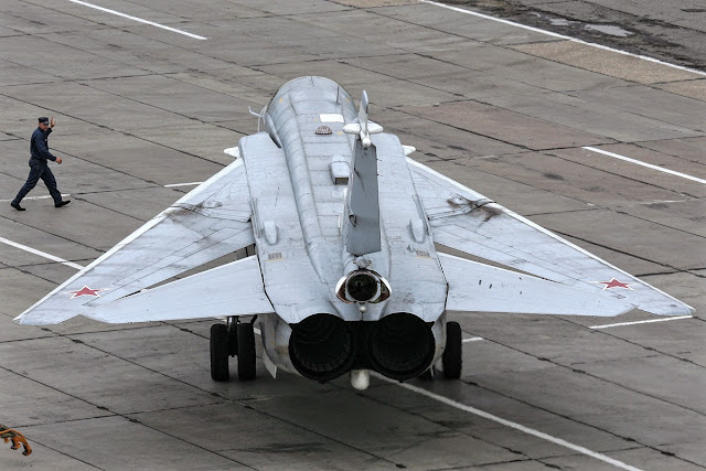su-24 fencer swept back wings