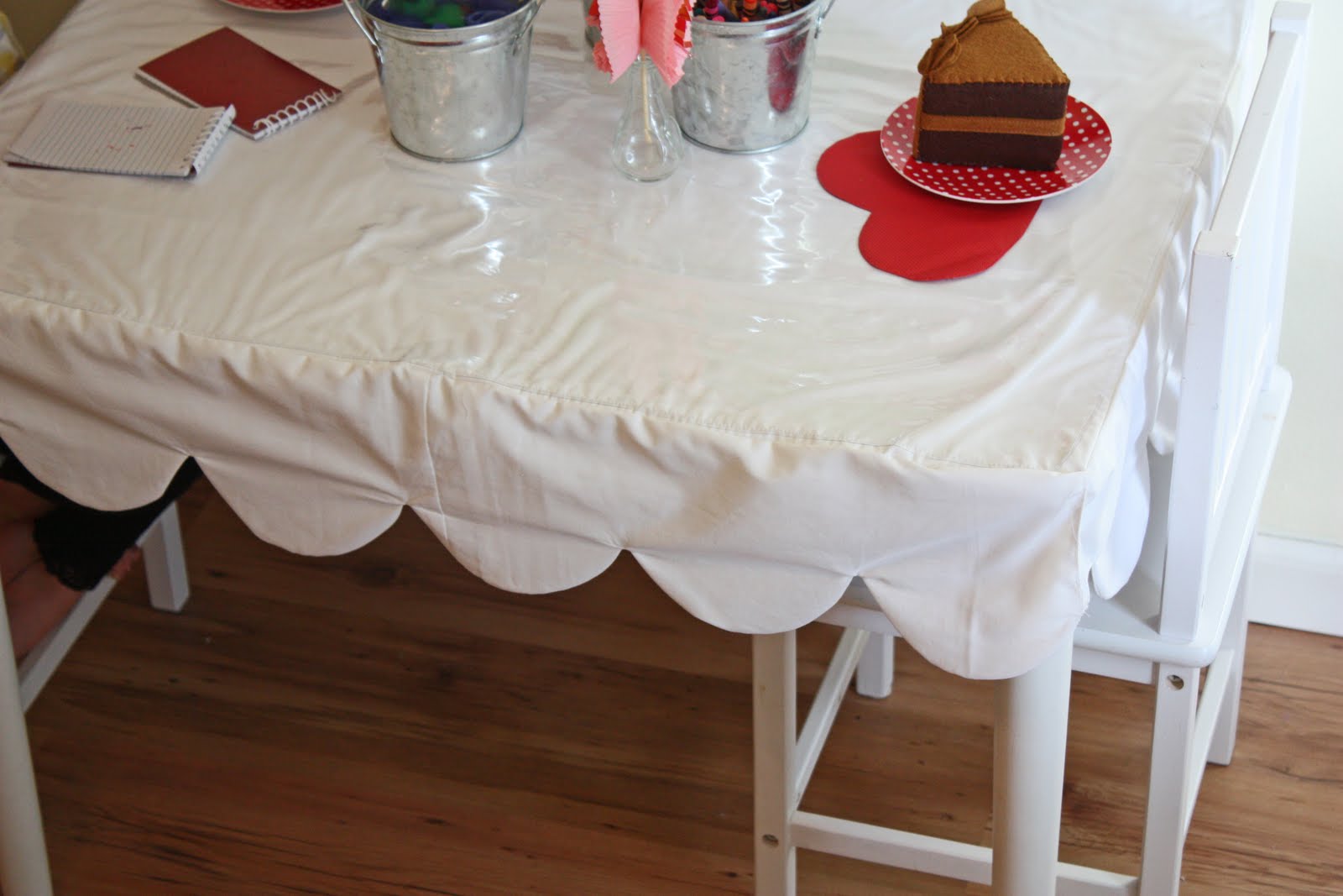 All In One Days Time Scalloped Kid's Tablecloth