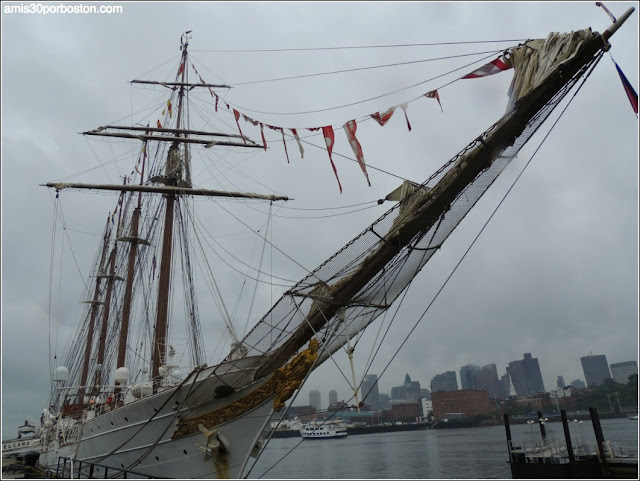 Buque Escuela Juan Sebastián de Elcano en su Visita a Boston en el 2015