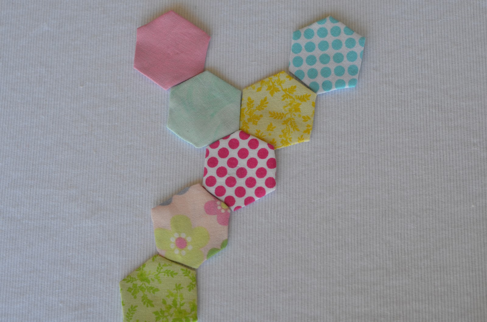 HOME OF HOMEMADE TREASURES TUTORIAL How to Make Fabric Hexagons
