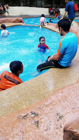 Cik Puteri Sedang bermain air KOlam air, taman belia, pulau pinang, kids, swimming,