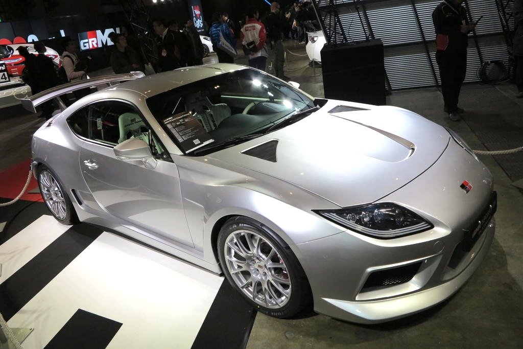 Машина платины. Платиновая машина. Купе платинум. Тойота GRMN Спортс гибрид белый. Concept Platinum.