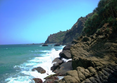Wisata Pantai Paling Populer dan Menawan di Malang Selatan pantai modangan