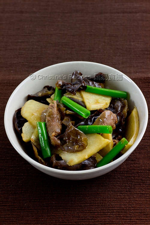 Stir-Fried Yam Bean with Beef and Cloud Ears