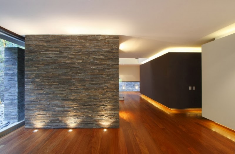 Residencia Privada de Dos Plantas y Jardín en la Planta Superior