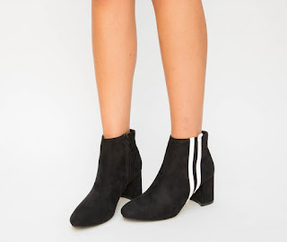 Botine Candy Negre 2 din piele intoarsa in tendinte Botine Candy Negre 2 din piele intoarsa in tendinte