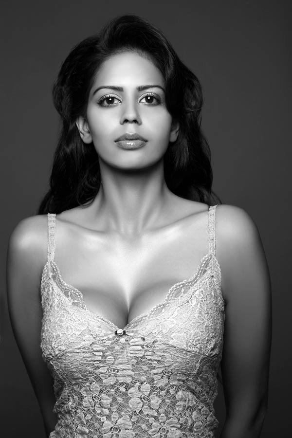 Bollywood Hot Actress blog: Bhairavi Goswami hot photos 
