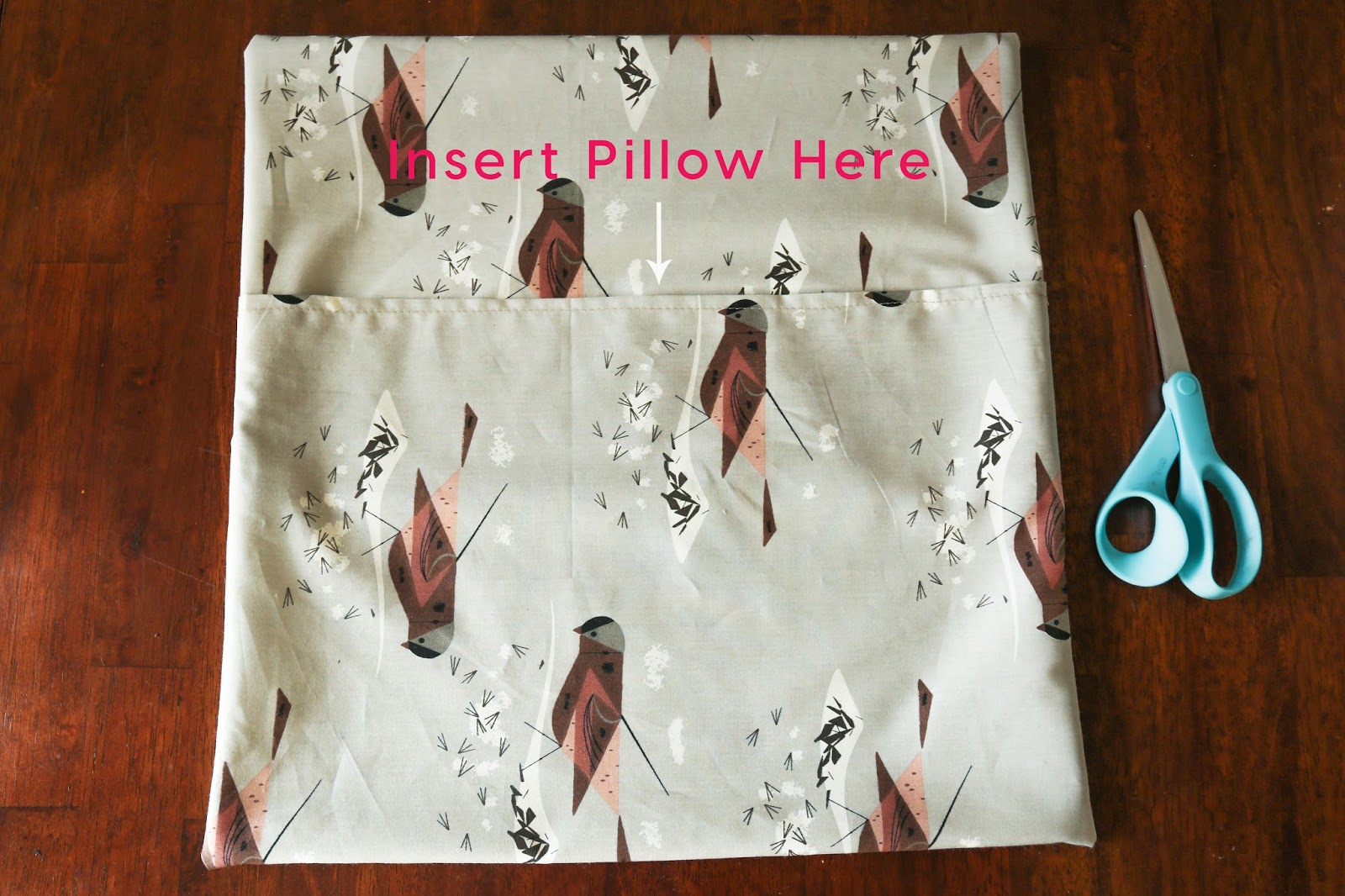 Simple and Easy Pillow Cover Tutorial! FabricWorm Bloglovin’