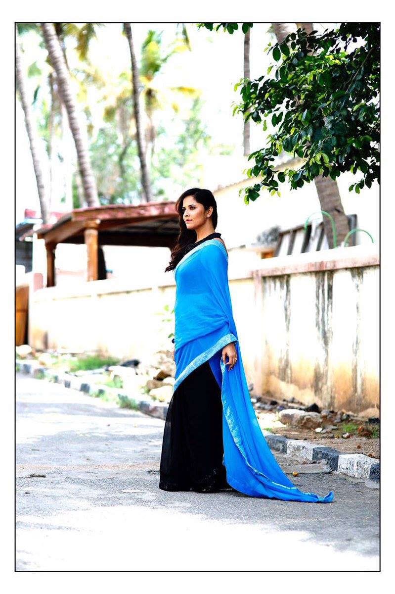 Telugu TV Anchor Anasuya Bharadwaj Long Hair Stills In Black Saree