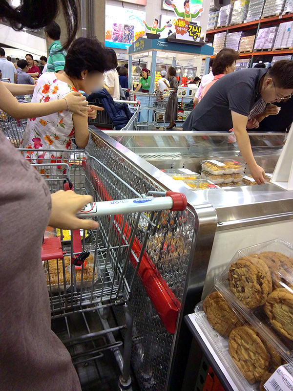 Shopping in Seoul Yangjae Costco, the world 1st place in sales of