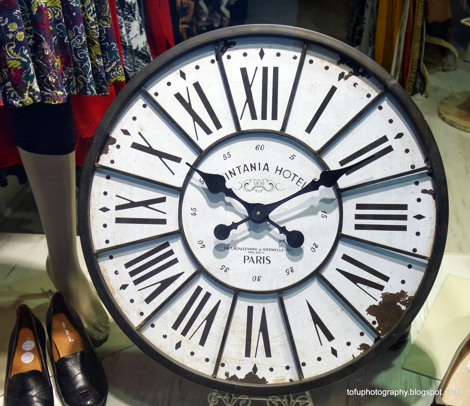 Tofu Photography Old fashioned clock