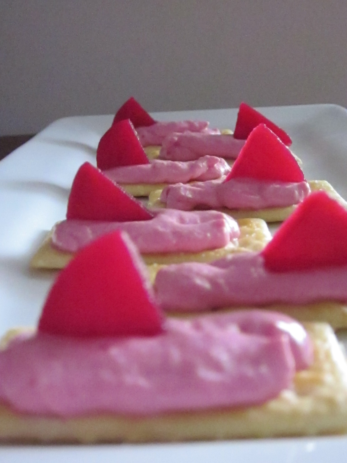 Sunday Snackday Prosciutto Cups with Beet Goat Cheese