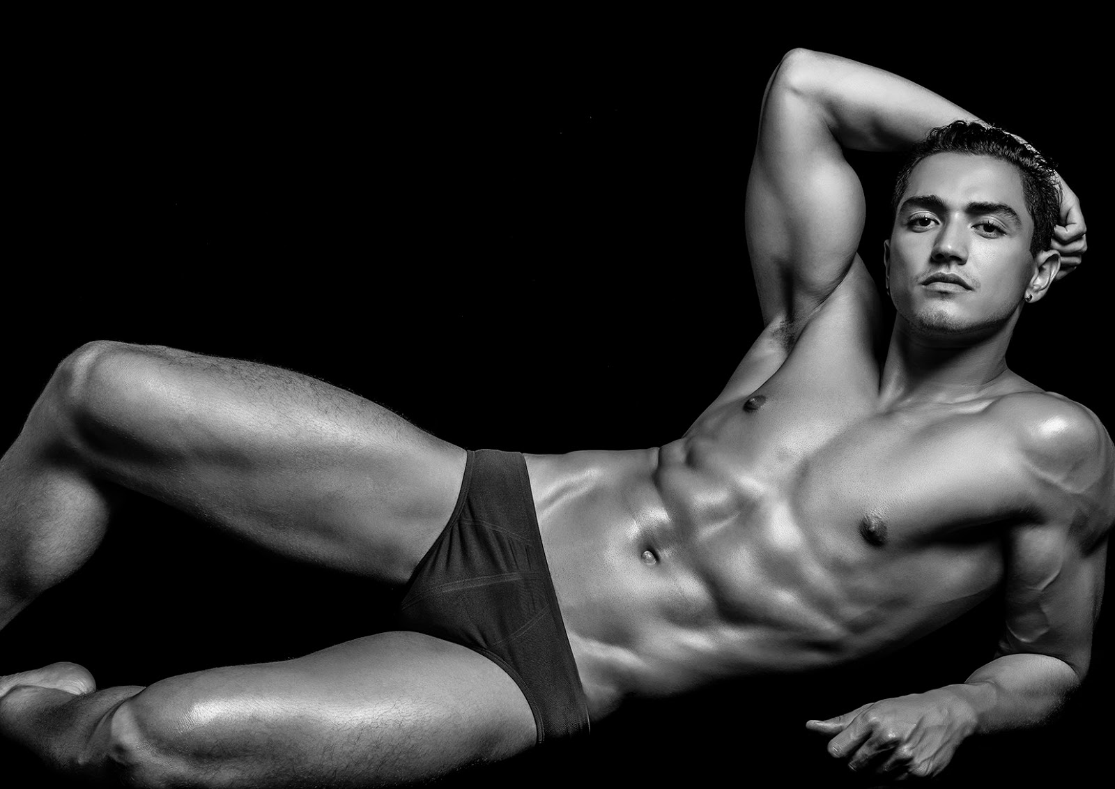 Slideshow ray romano naked.