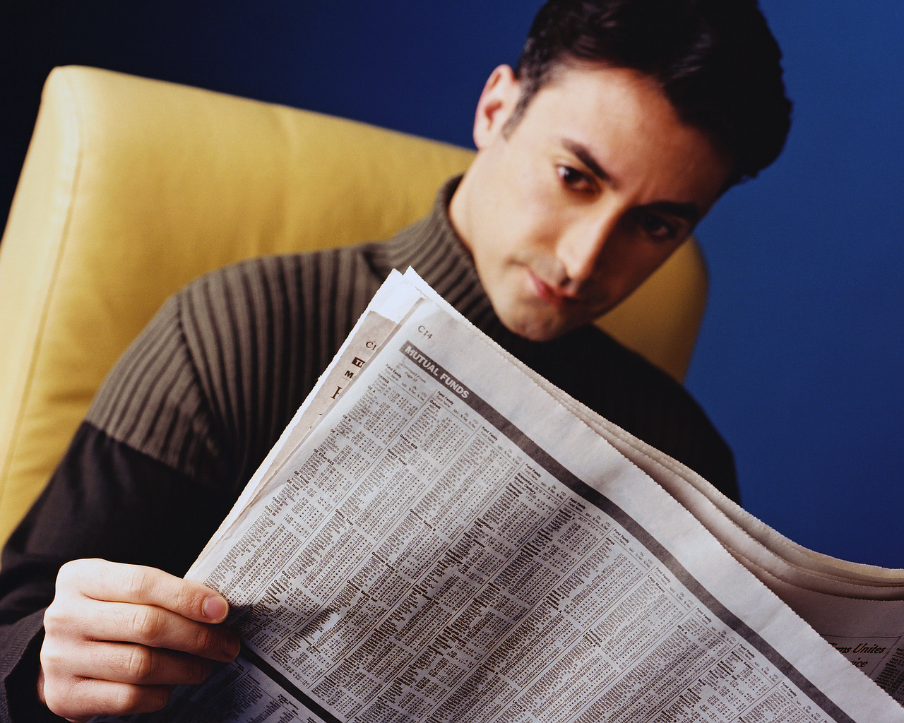 I like reading newspapers. Чтение газеты картинки. Read newspaper. Газета стоковое фото. Man reading newspaper.