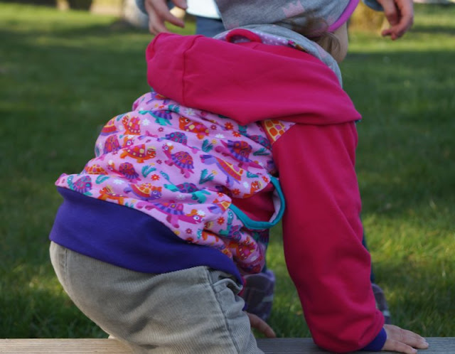 Ein Kindergeburtstag in kunterbunten Babauba-Jacken (+ Verlosung) Kindermode Kinderkleidung Label Kapuzenjacke Hoodie Softshelljacke bunt knallig farbenfroh Mädchen Junge Gewinnspiel Gutschein Ein Kindergeburtstag in kunterbunten Babauba-Jacken (+ Verlosung) Kindermode Kinderkleidung Label Kapuzenjacke Hoodie Softshelljacke bunt knallig farbenfroh Mädchen Junge Gewinnspiel Gutschein