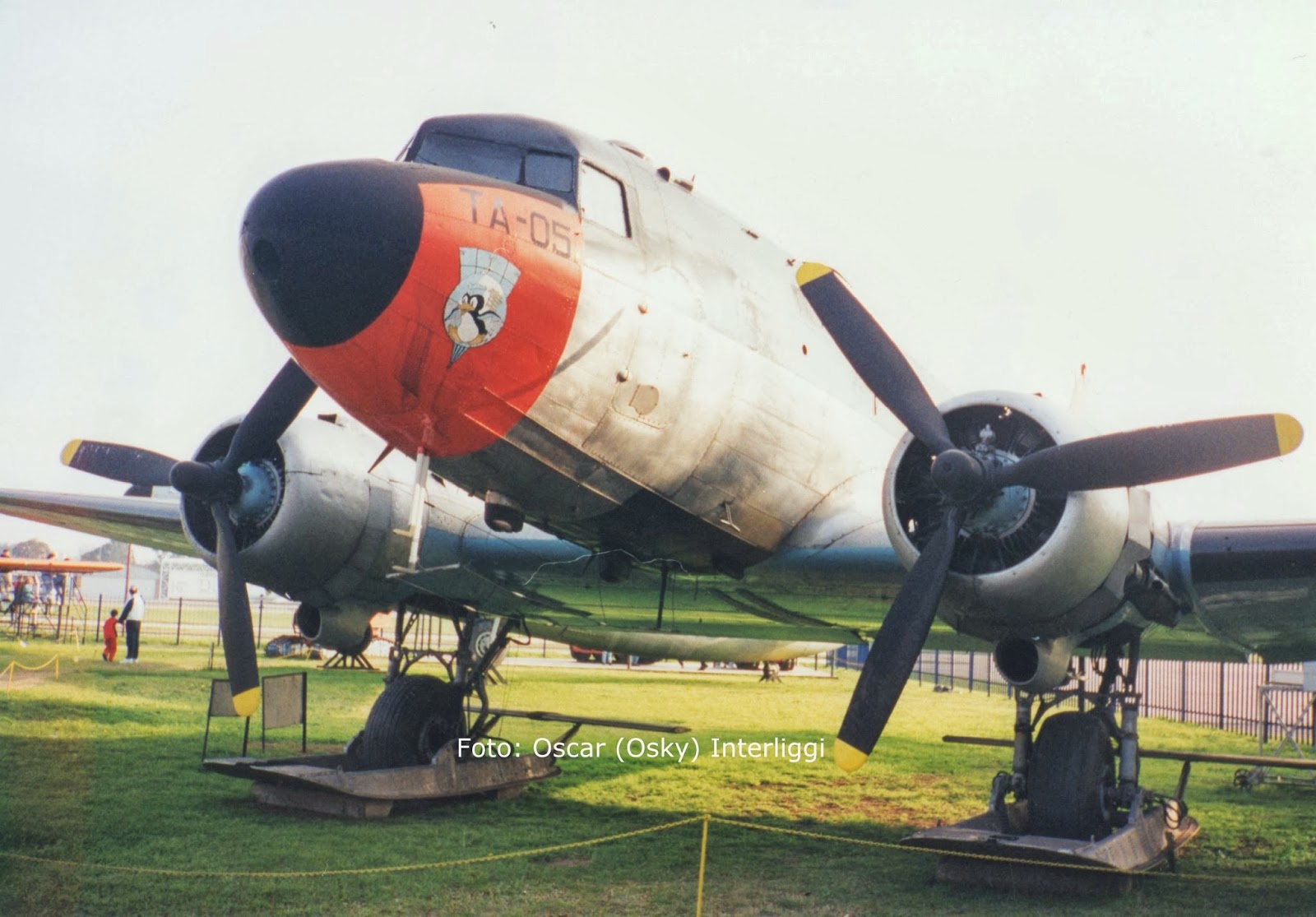 Douglas DC-3 en el ex MNA ( Foto: Osky Interliggi)