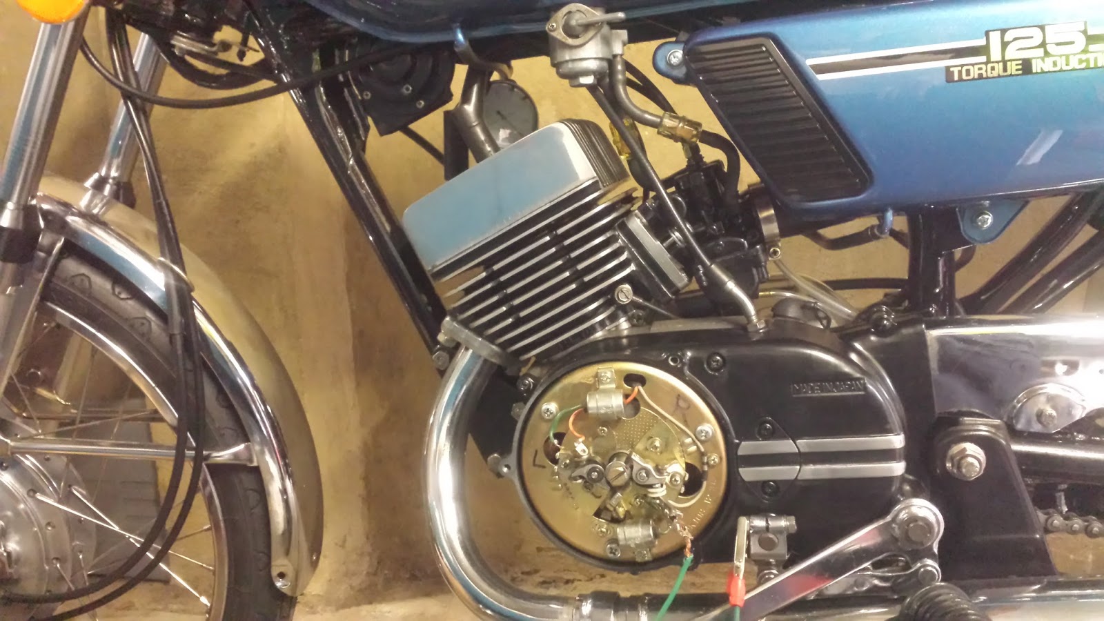 Restoration Yamaha RD125 A Ignition point adjustment Tuning Yamaha RD125