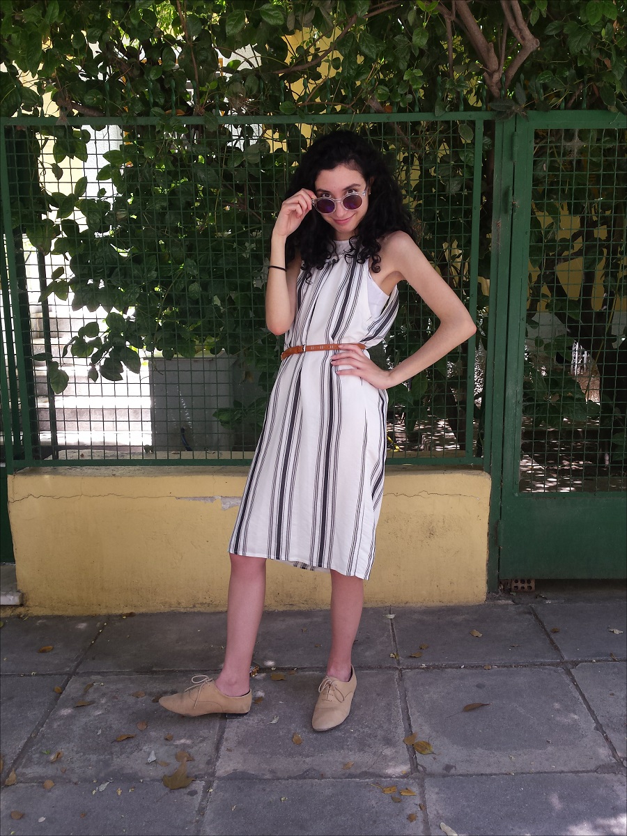 Summer Dress Season 2016: vertical stripes in neutral colours + sunnies + skiiny belt = the perfect summer outfit! www.theblushfulhippocrene.blogspot.com Summer Dress Season 2016: vertical stripes in neutral colours + sunnies + skiiny belt = the perfect summer outfit! www.theblushfulhippocrene.blogspot.com