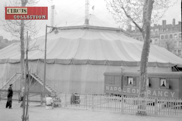roulotte d'habitation du Cirque Napoleon Rancy 