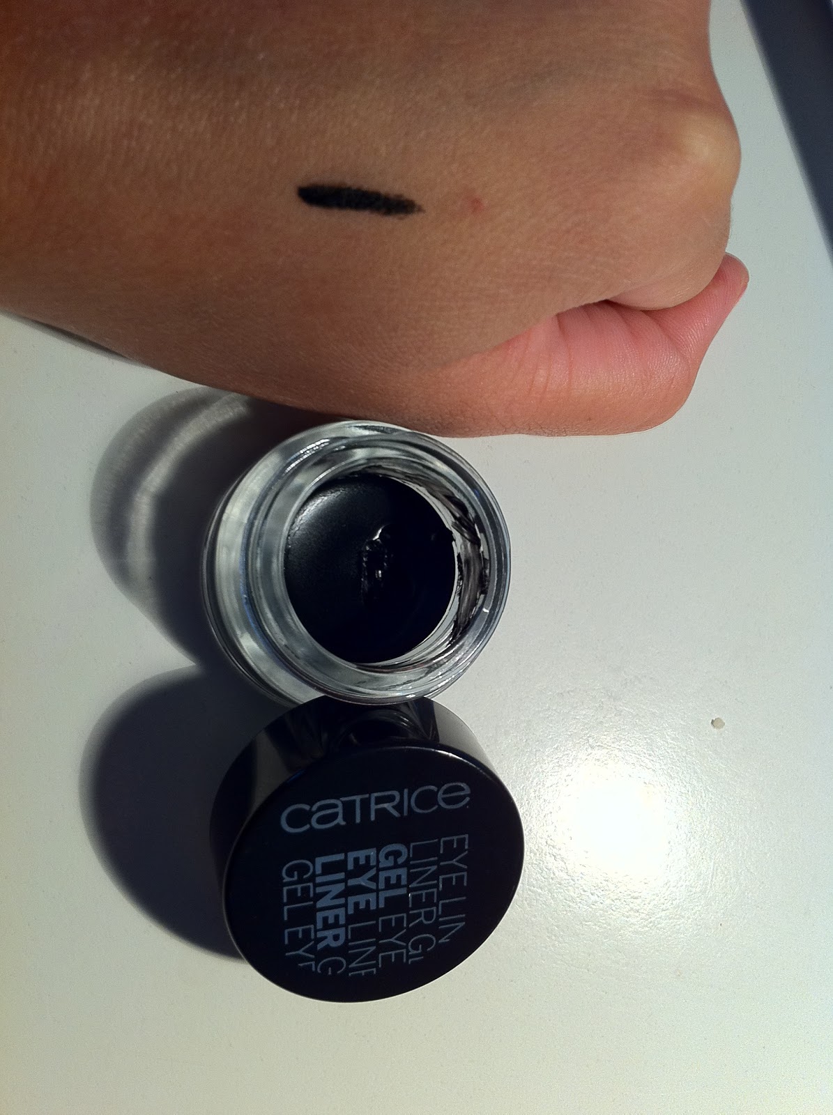 chic inside Review gel Eyeliner Catrice