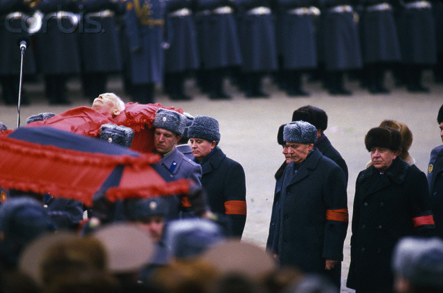 Андропов похоронен. Андропов похоронен. Андропов похоронен. Андропов похоронен. Похороны андропова черненко.