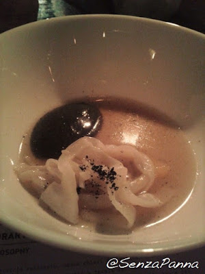 Zuppa di porri bruciati e calamari 