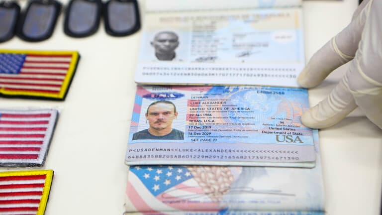 التلفزيون-الفنزويلي-يبث-إفادات-الأمريكي-المتهم-بمحاولة-الانقلاب-على-مادورو
