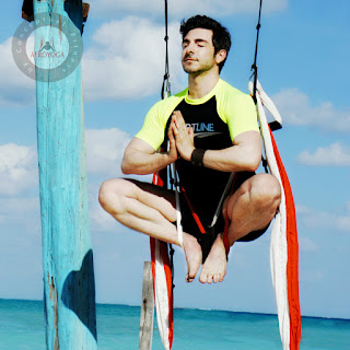 rafael martinez aeroyoga, yoga aereo, aerial yoga, air yoga, meditacion, meditation, padmasana, columpio, hamaca, trapeze, gravity, gravedad, body, hammock, anti, age, salud