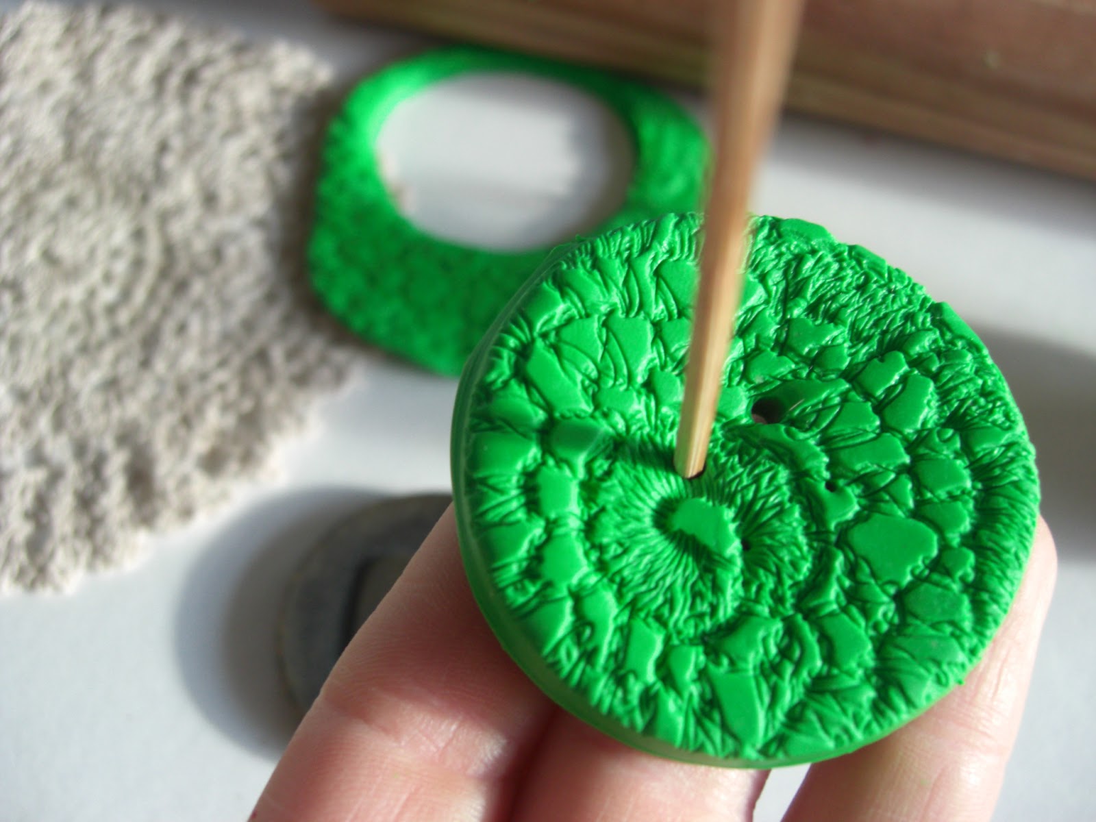 hoodwinked handmade webshop, vilt workshops en markten: DIY knopen ...