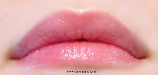 Swatch sulle labbra. Maybelline - Baby Lips Balm & Blush. Flirty Pink.